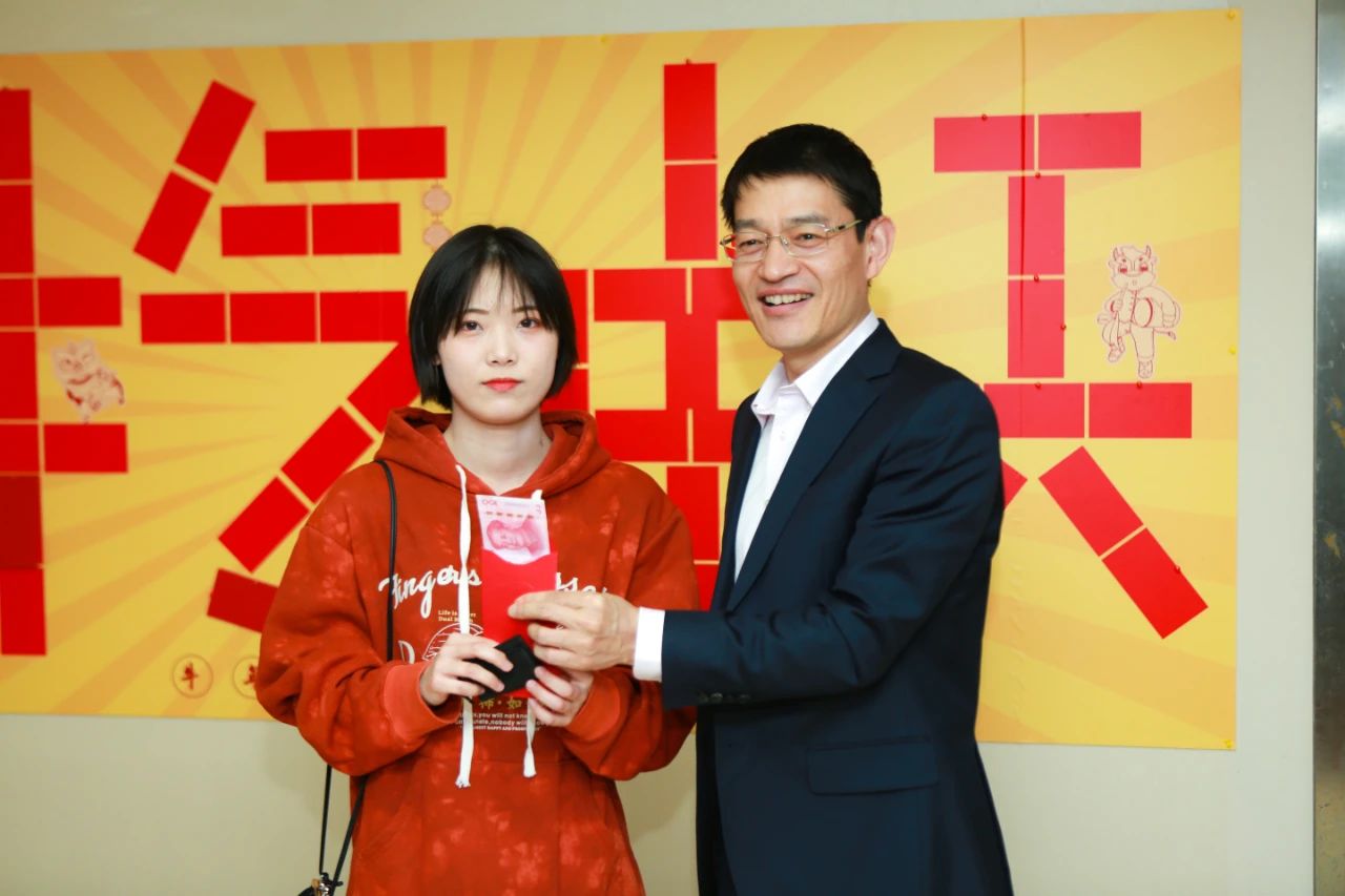 羨慕!社科賽斯考研為員工們發放開年紅包!